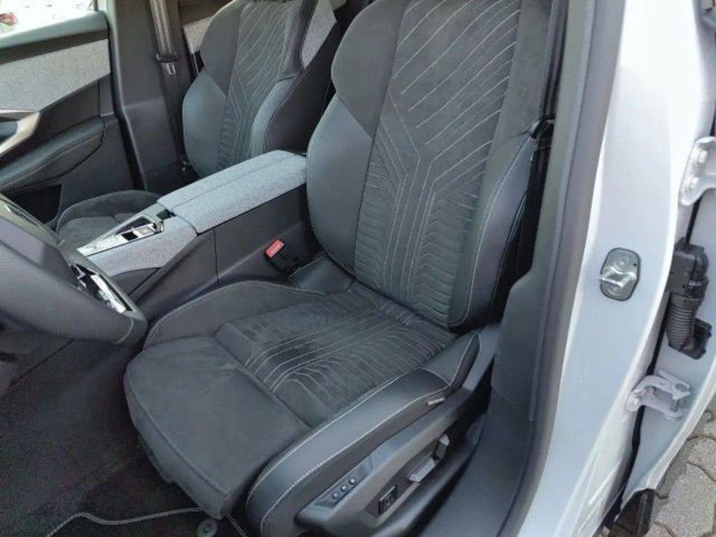 Peugeot E-3008