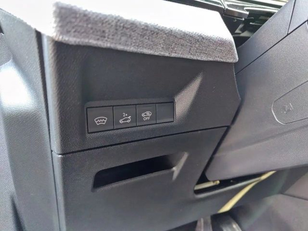 Peugeot E-3008