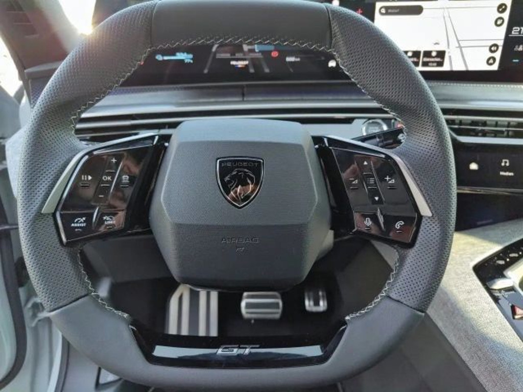 Peugeot E-3008