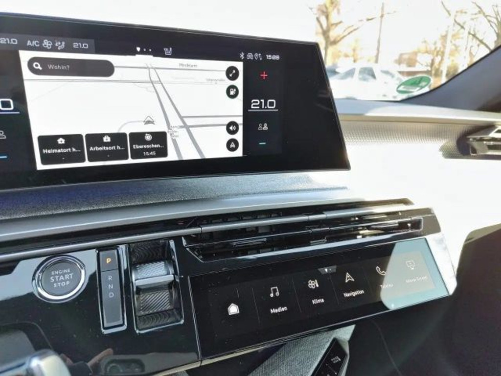 Peugeot E-3008