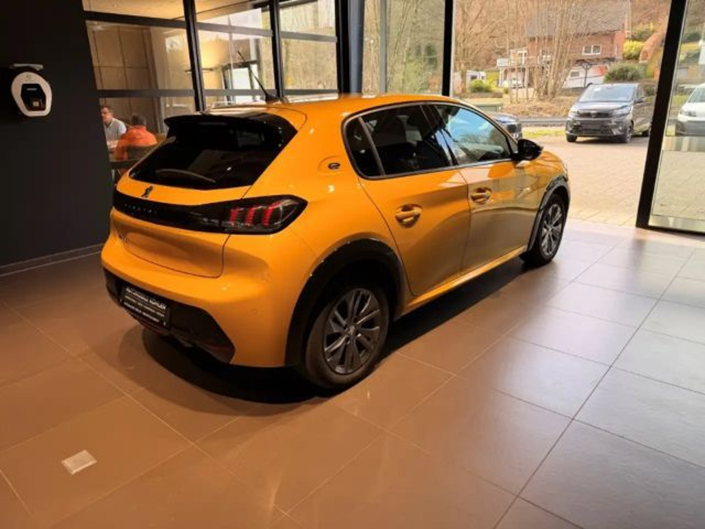 Peugeot e-208
