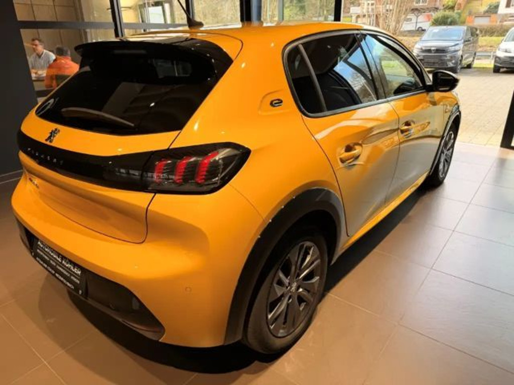 Peugeot e-208