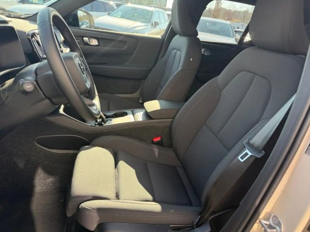 Volvo EX40