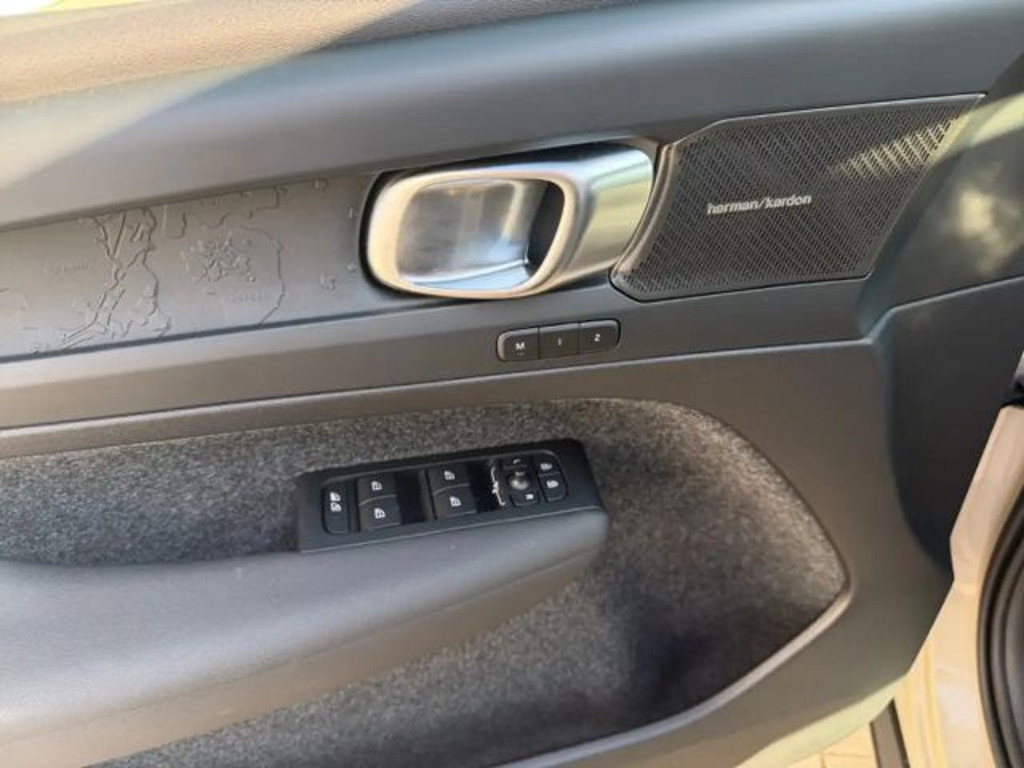Volvo EX40