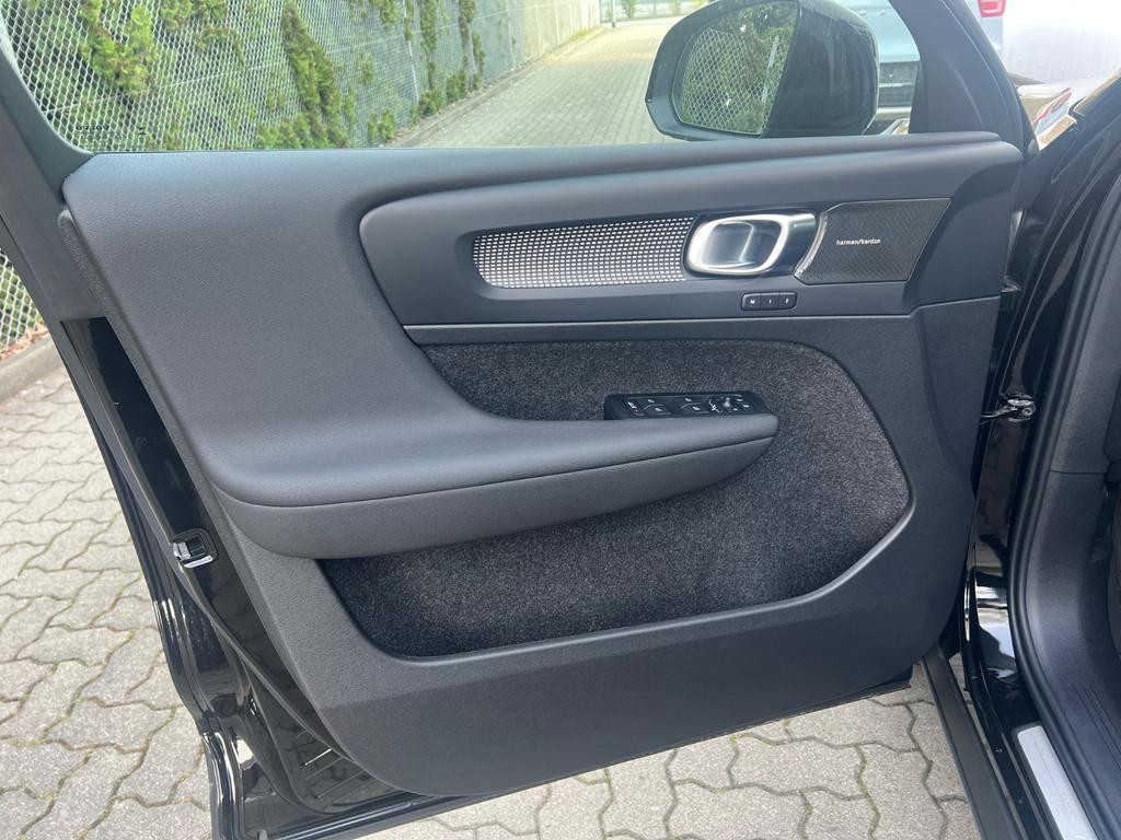 Volvo EX40