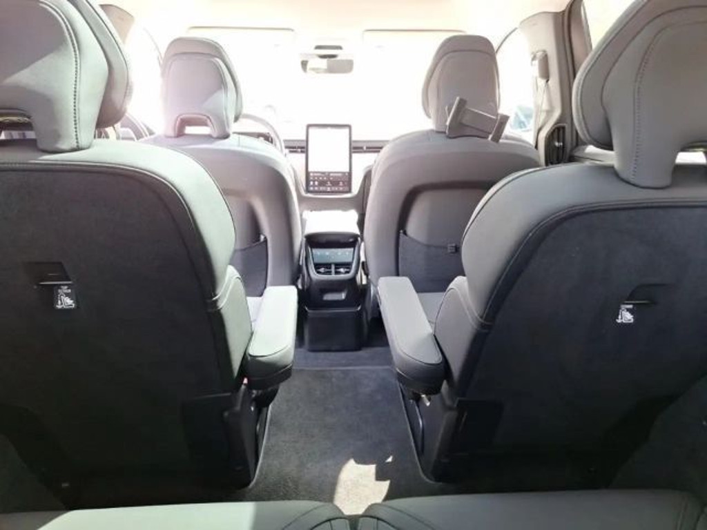 Volvo EX90