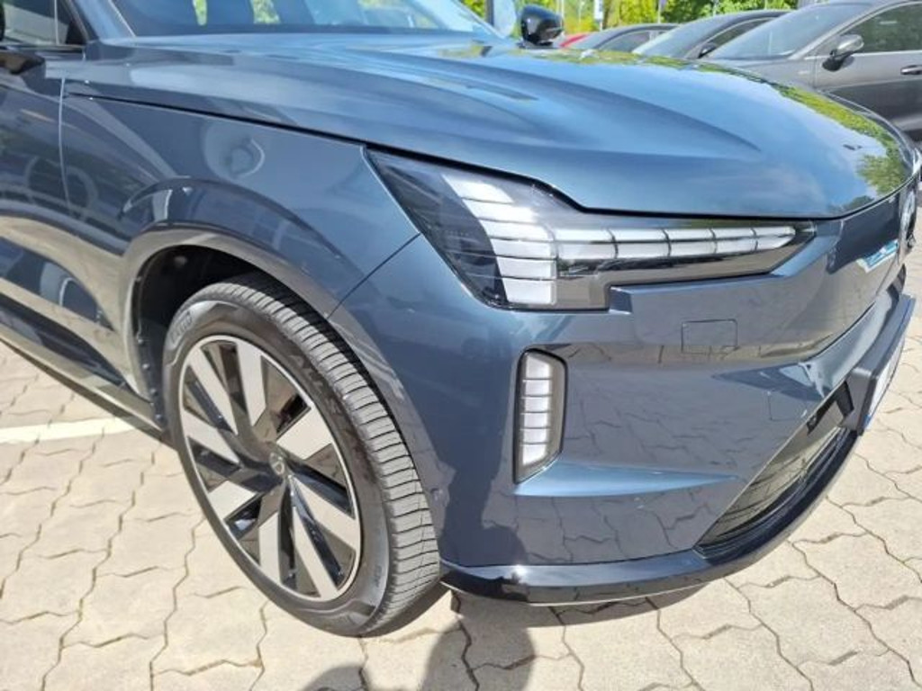 Volvo EX90