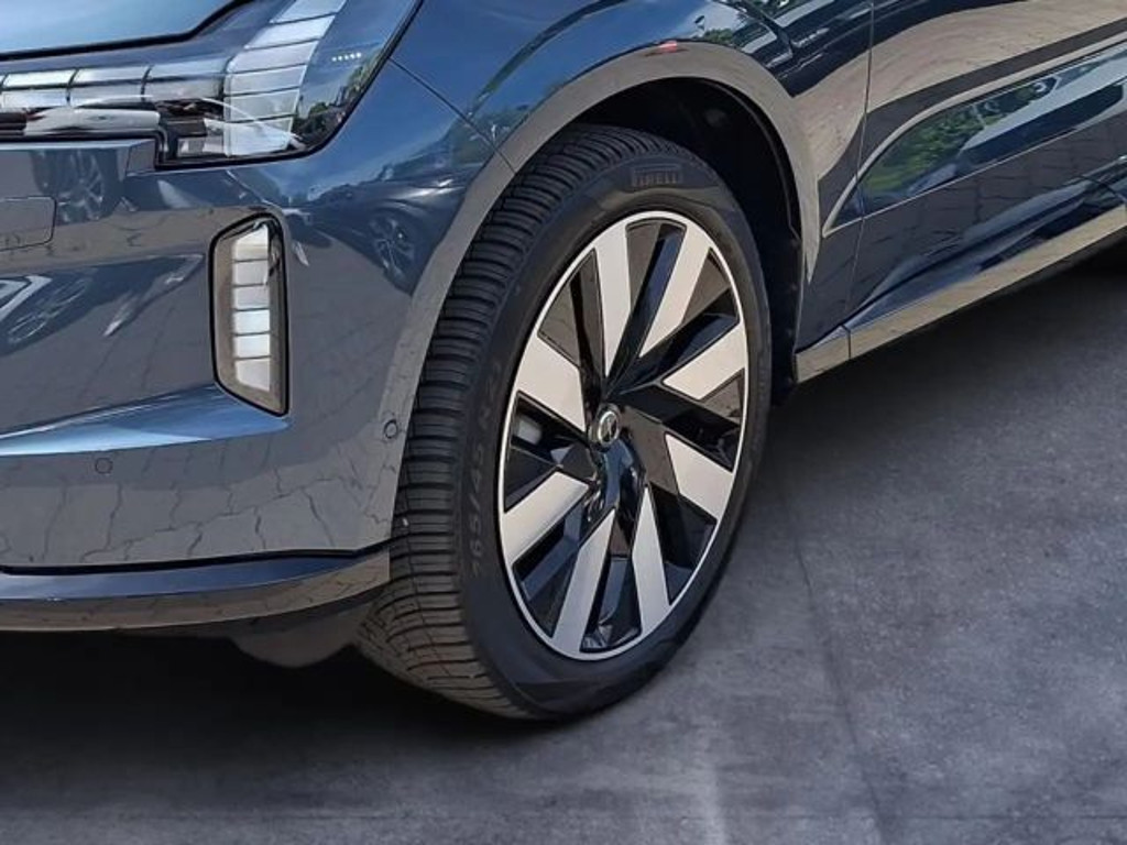 Volvo EX90