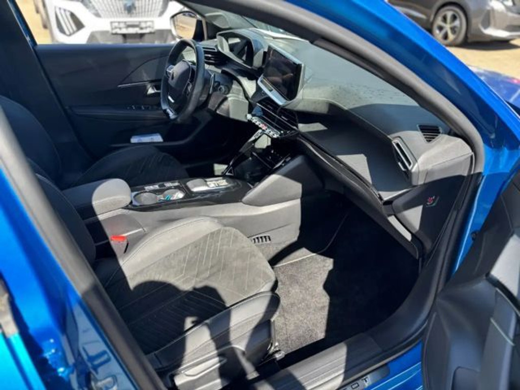 Peugeot e-208