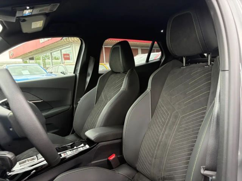 Peugeot e-2008