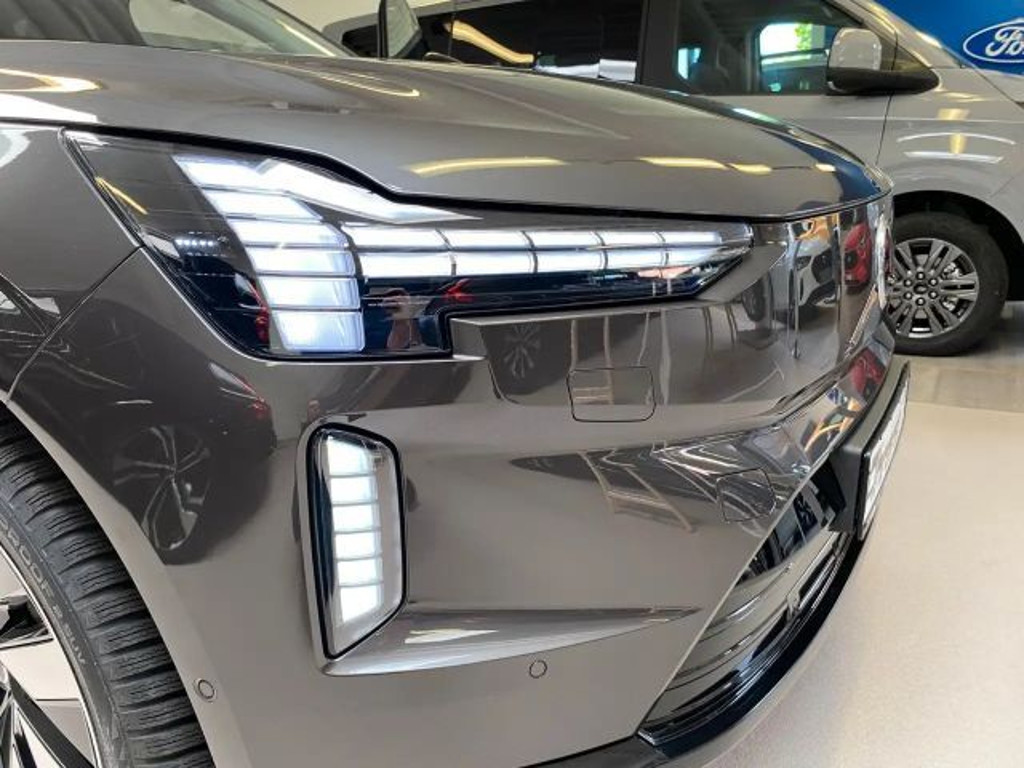 Volvo EX90