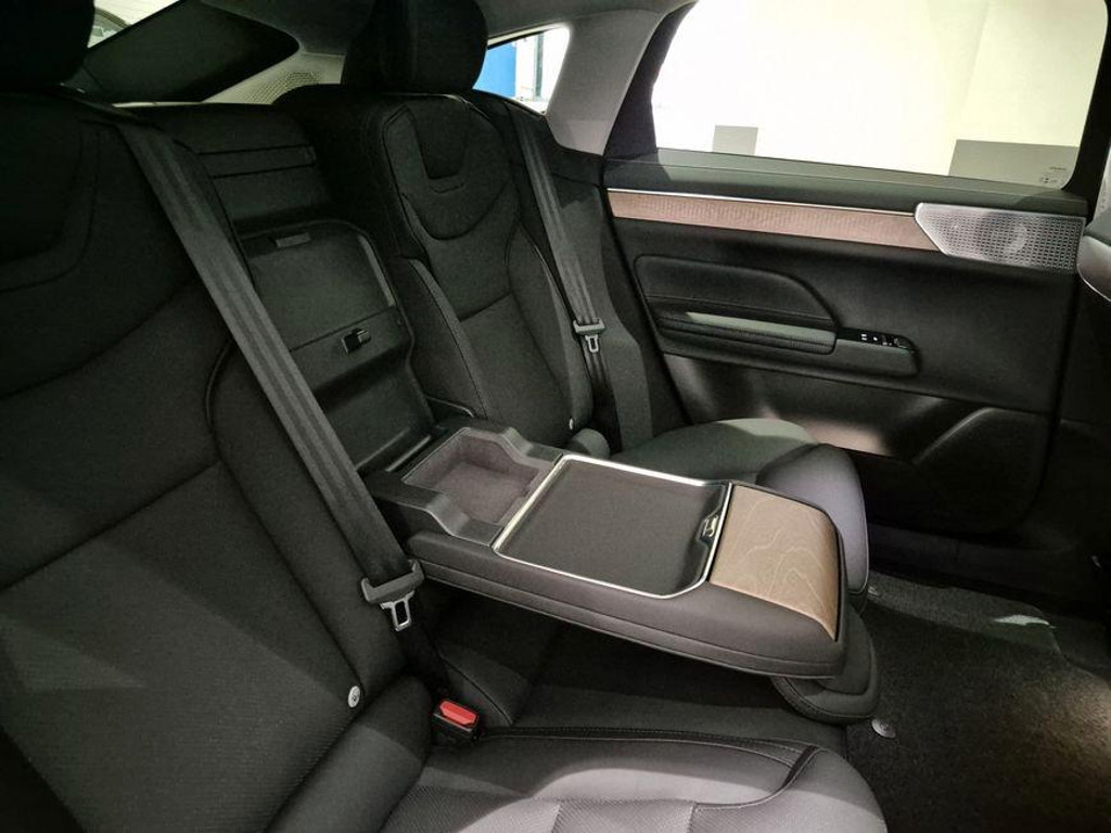 Volvo ES90