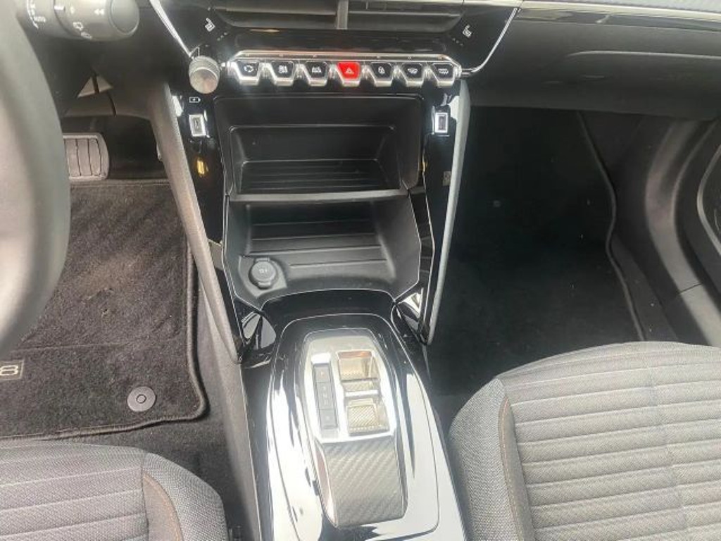 Peugeot e-2008