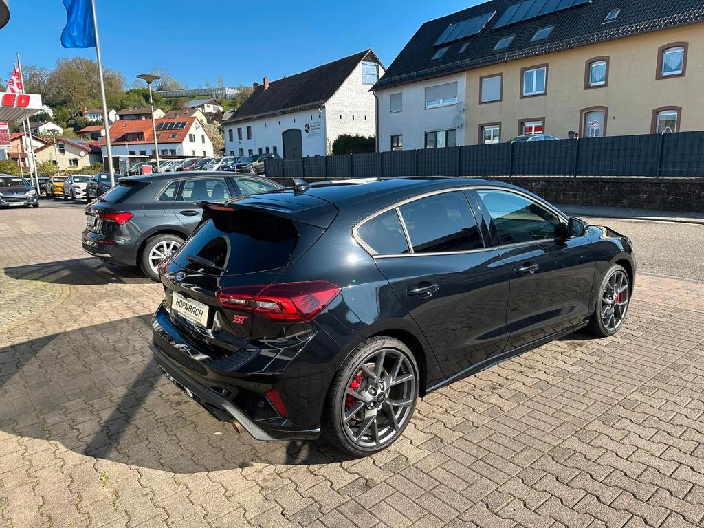 Ford Focus Limited ST Line
