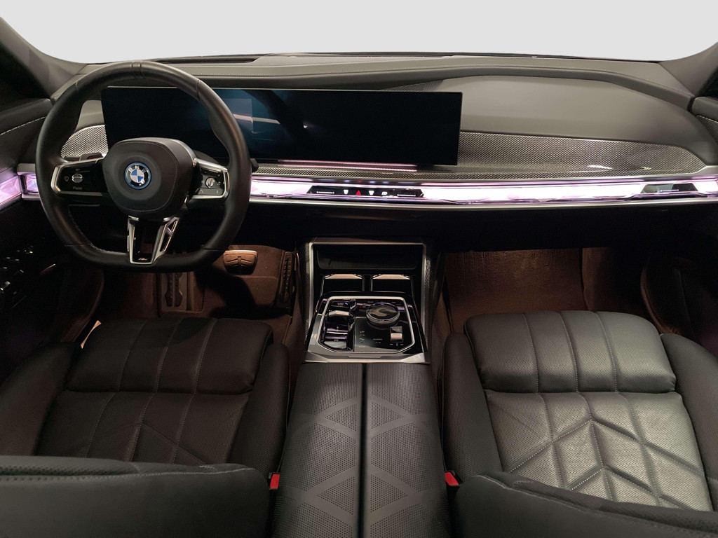 BMW i7