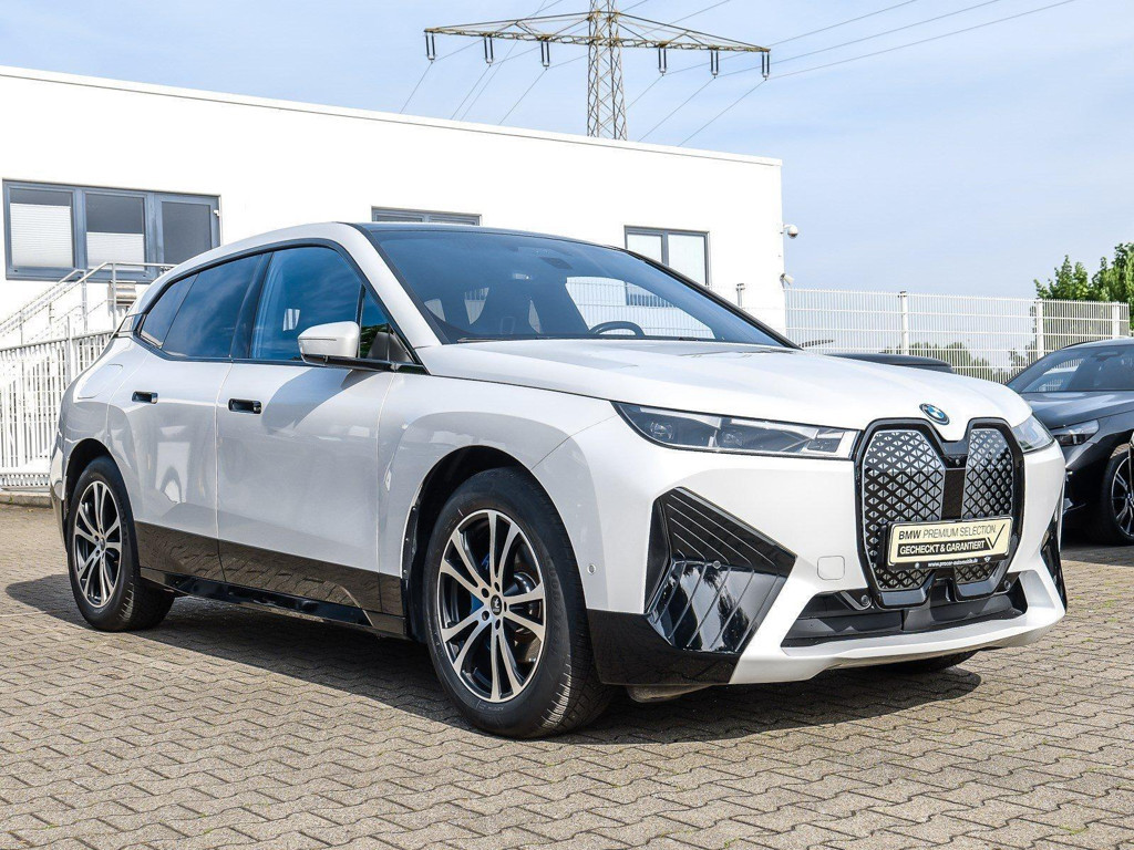 BMW iX