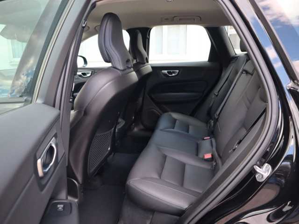 Volvo XC60 AWD Plus Dark