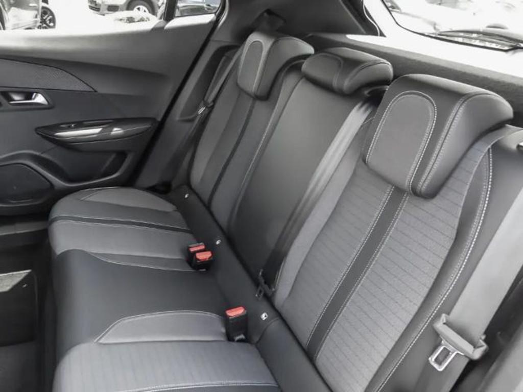 Peugeot e-2008