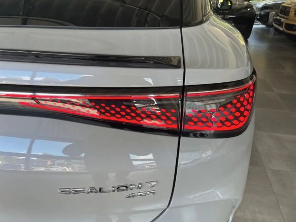 BYD Sealion 7