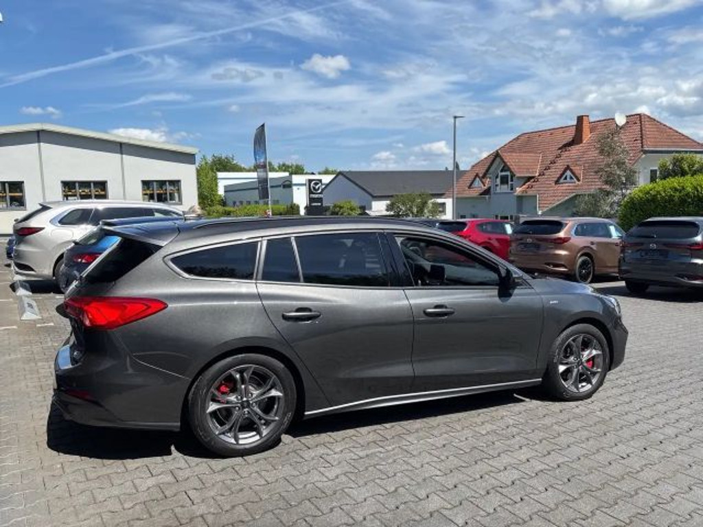 Ford Focus EcoBoost ST Line