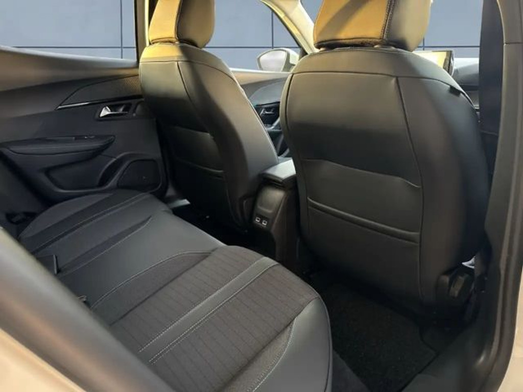 Peugeot e-2008