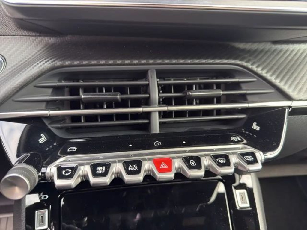 Peugeot e-2008