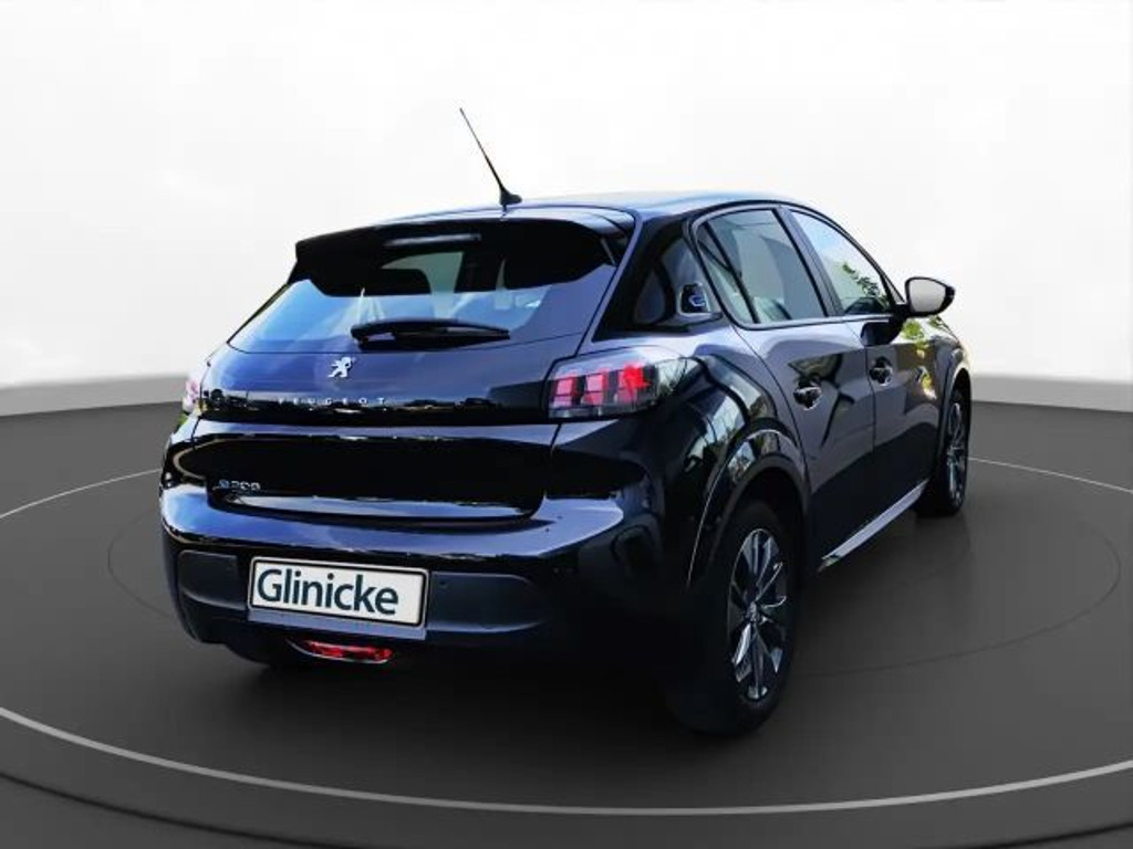 Peugeot e-208
