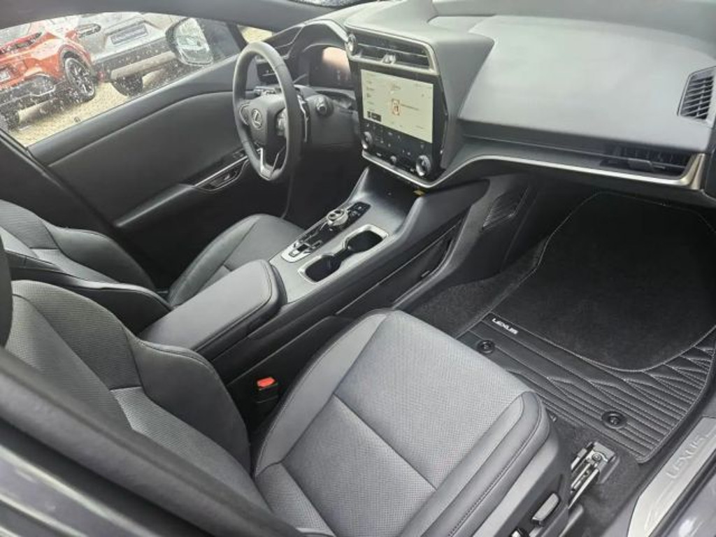 Lexus RZ