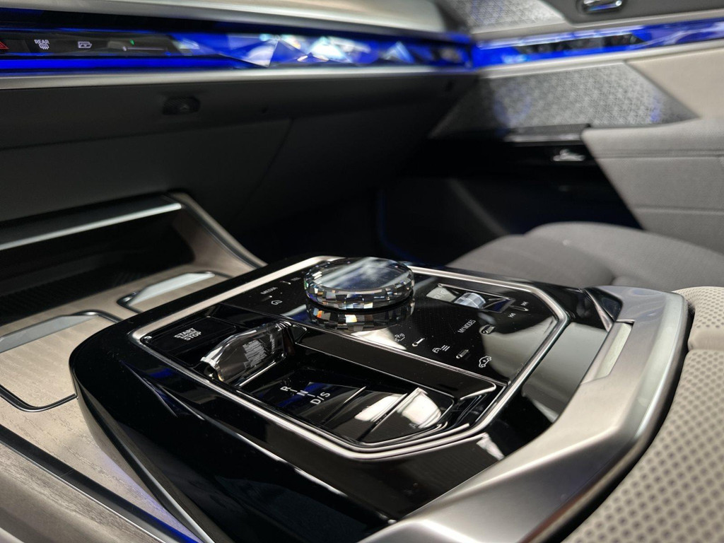BMW M760