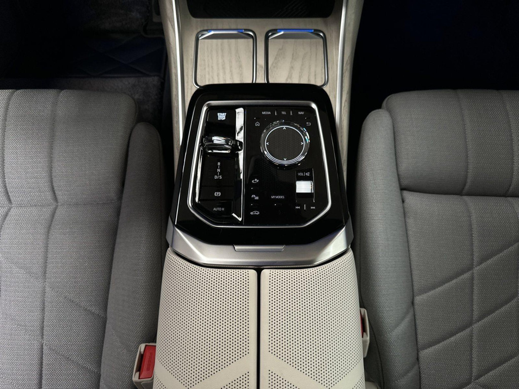 BMW M760