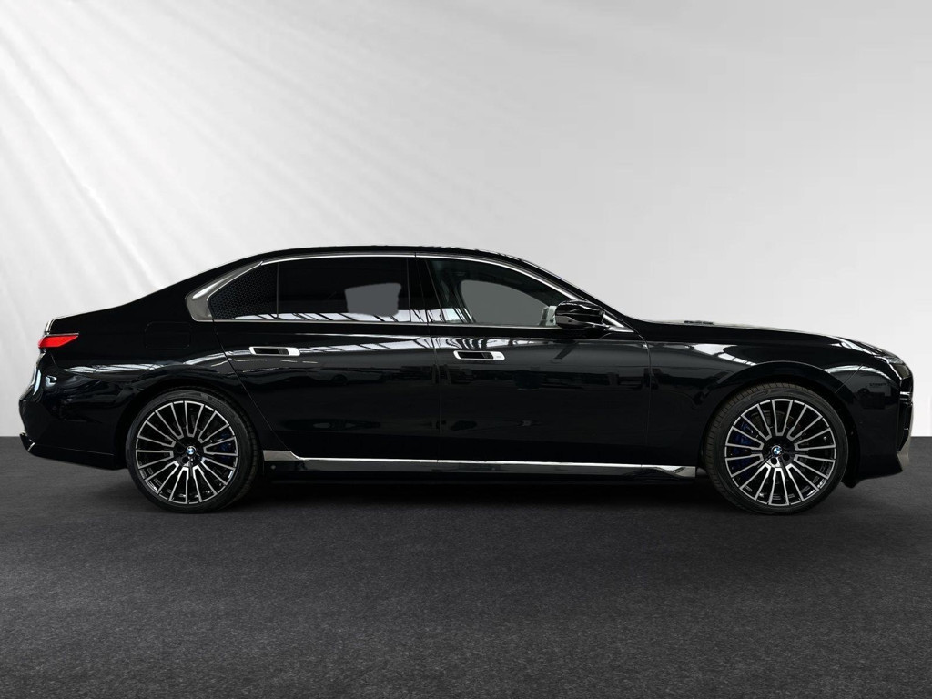 BMW M760
