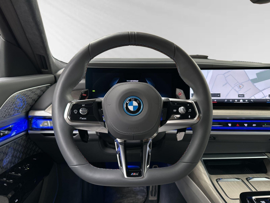 BMW M760