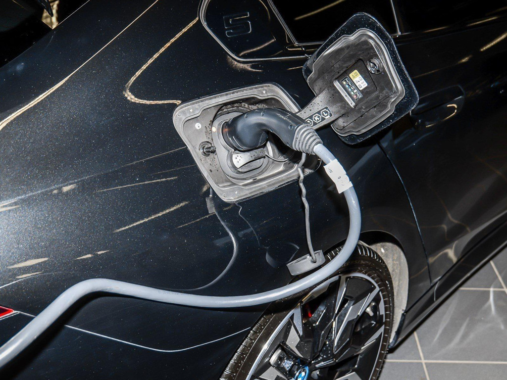 BMW i5
