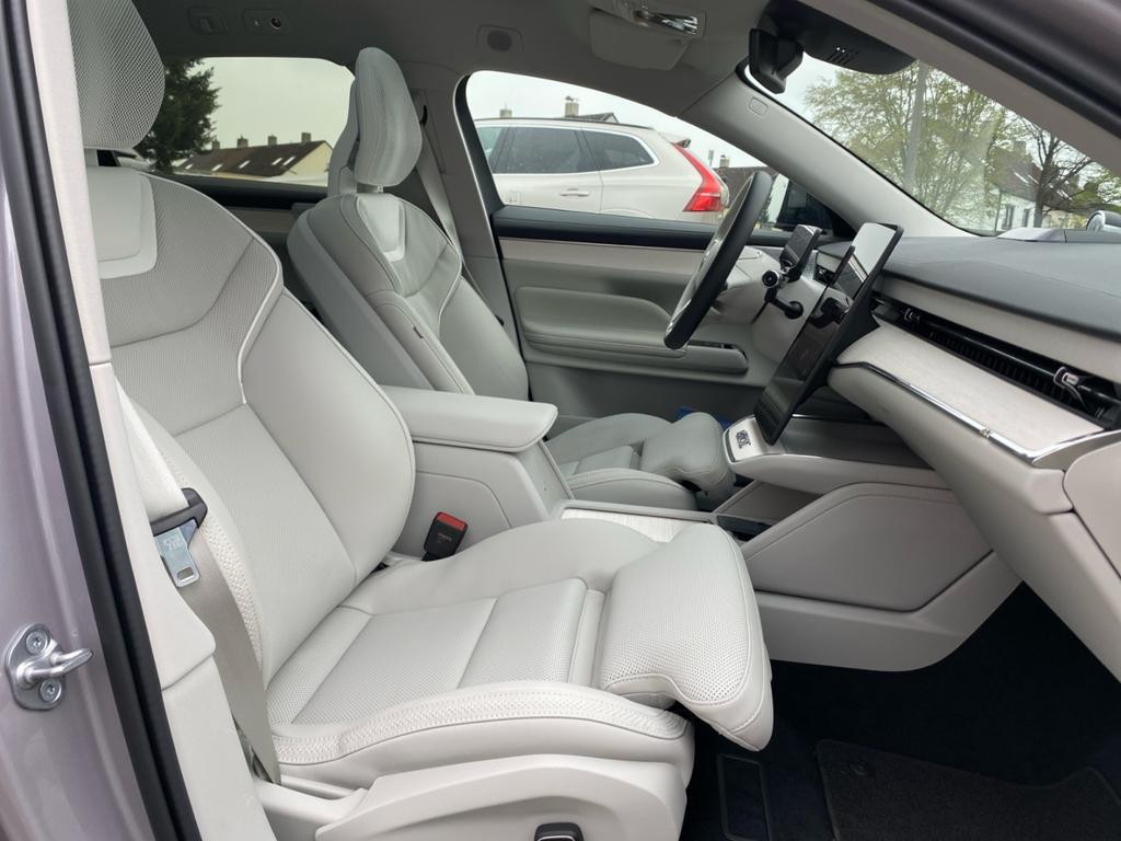 Volvo ES90