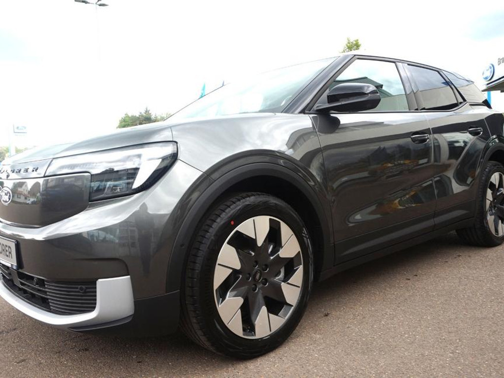 Ford Explorer RWD Extended range Premium