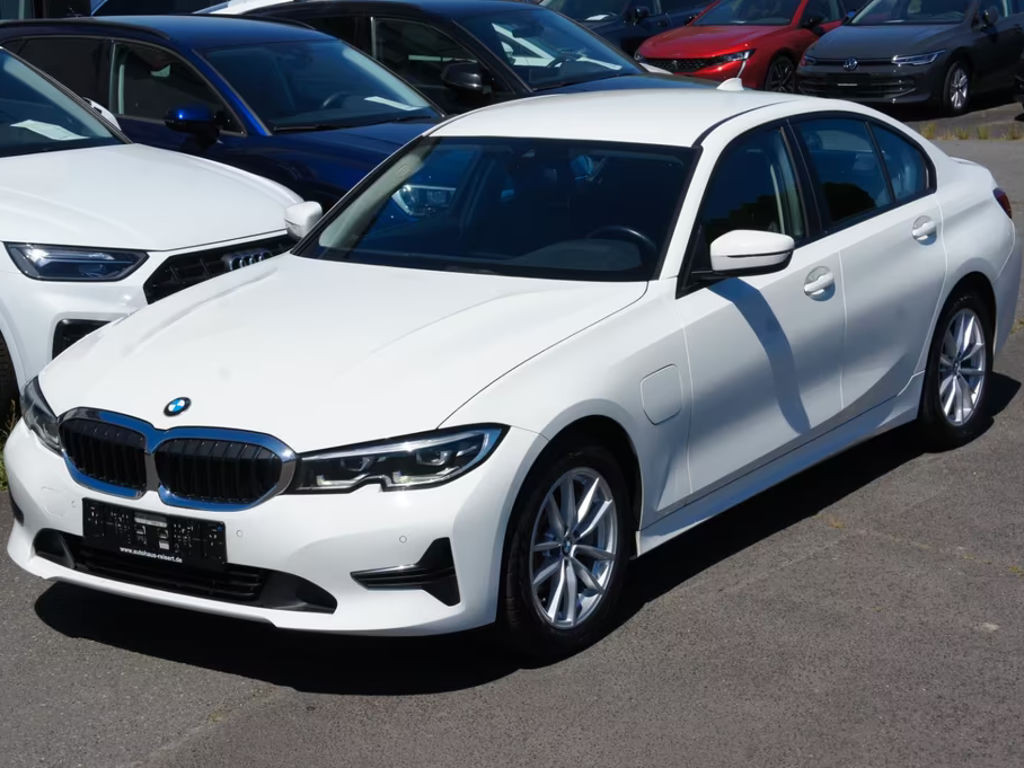 BMW 3 Serie 330 Advantage pakket Sedan 330e
