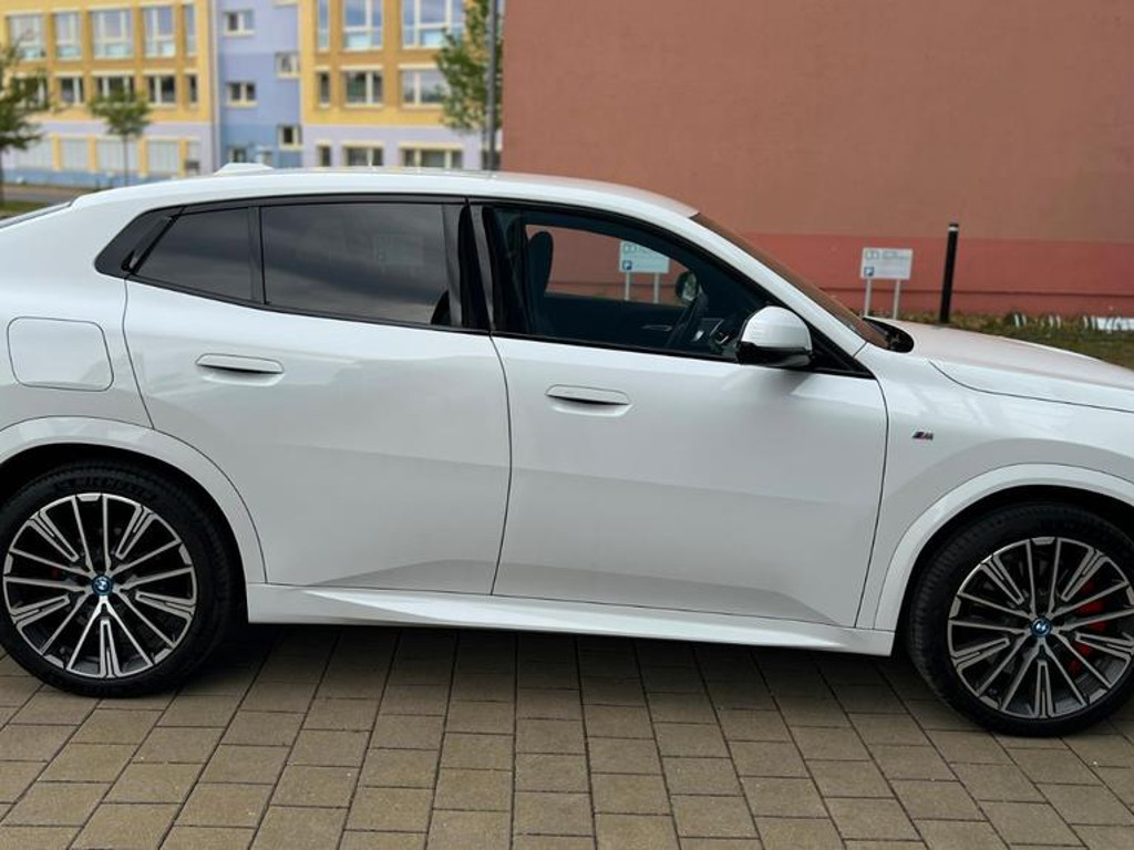 BMW iX2