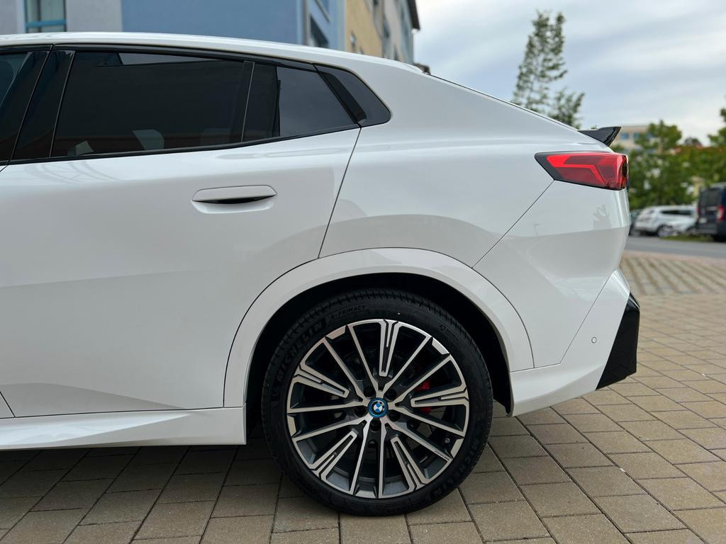 BMW iX2