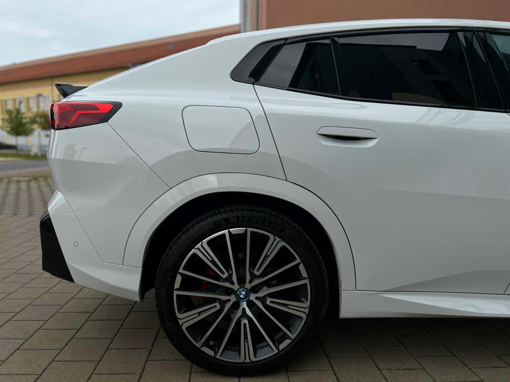 BMW iX2