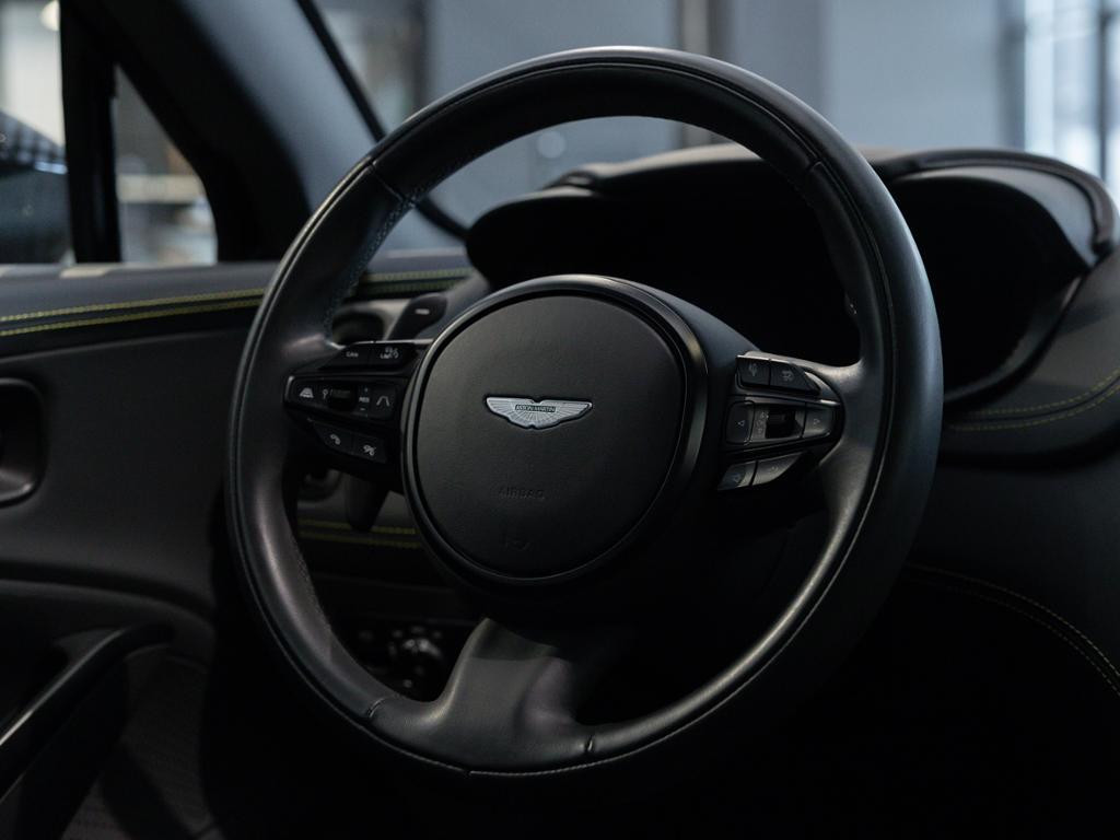 Aston Martin DBX