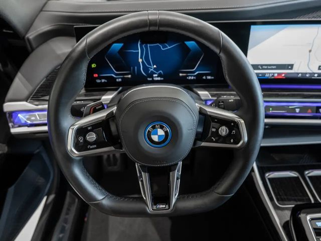 BMW i7