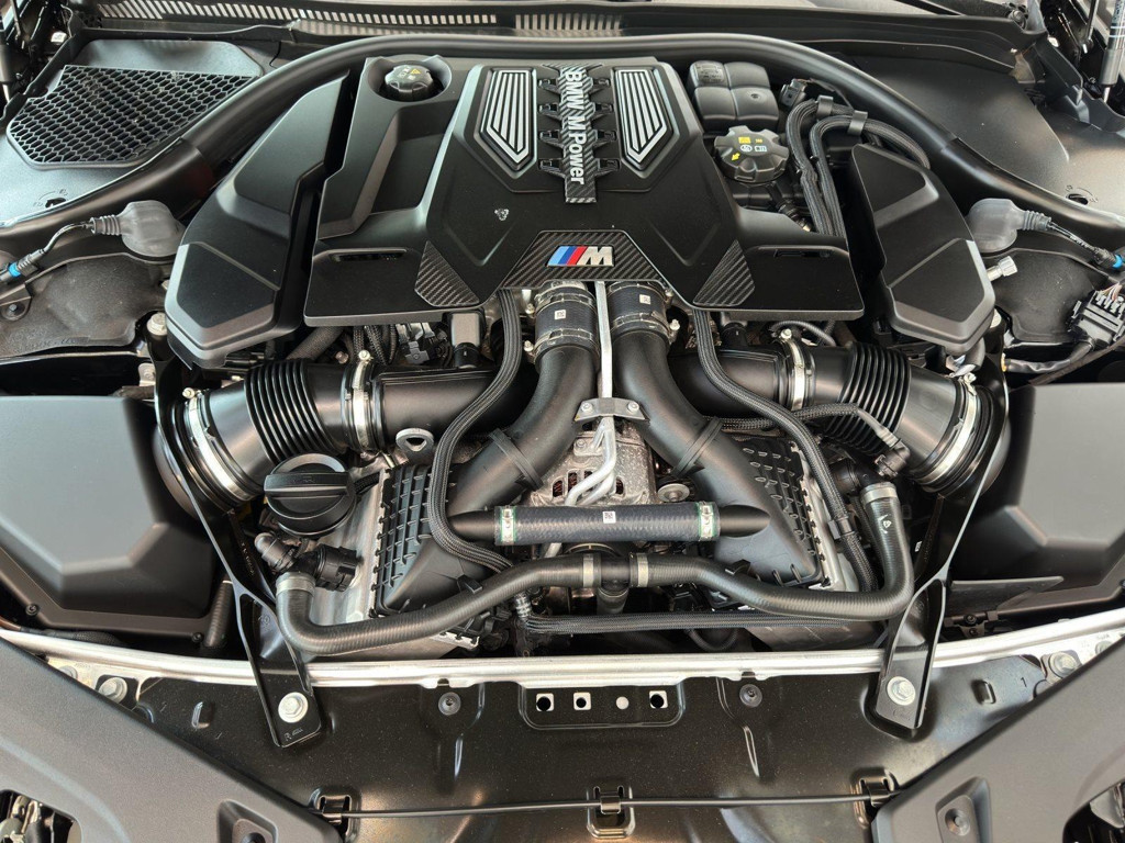 BMW M8