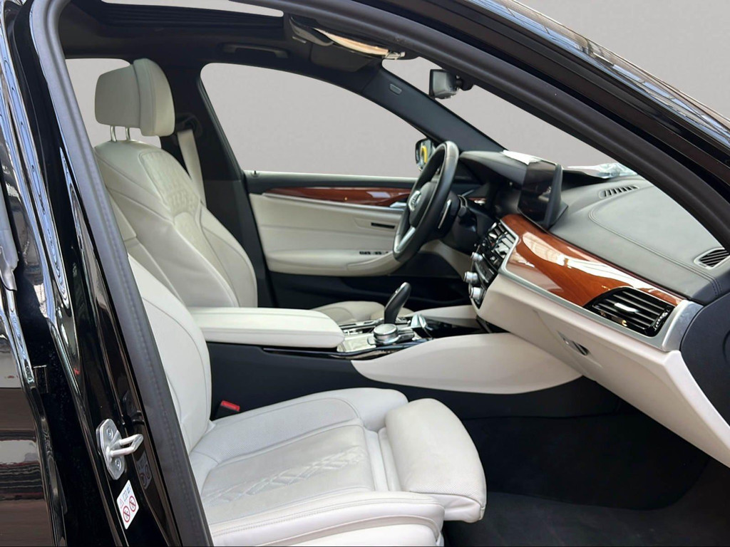BMW M550