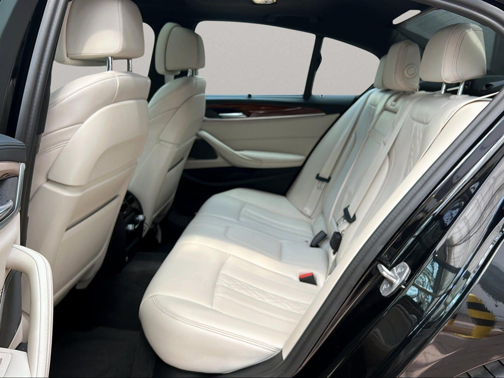 BMW M550