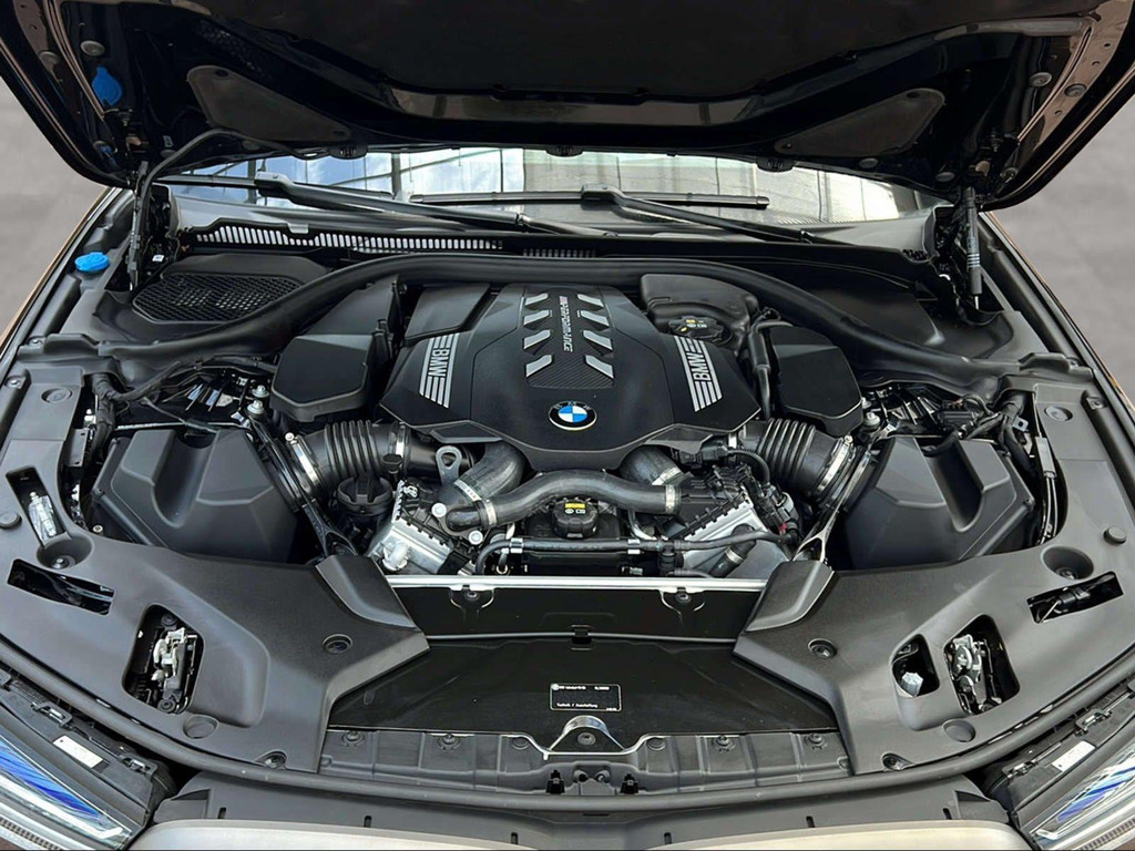 BMW M550