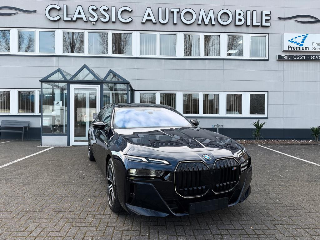 BMW i7