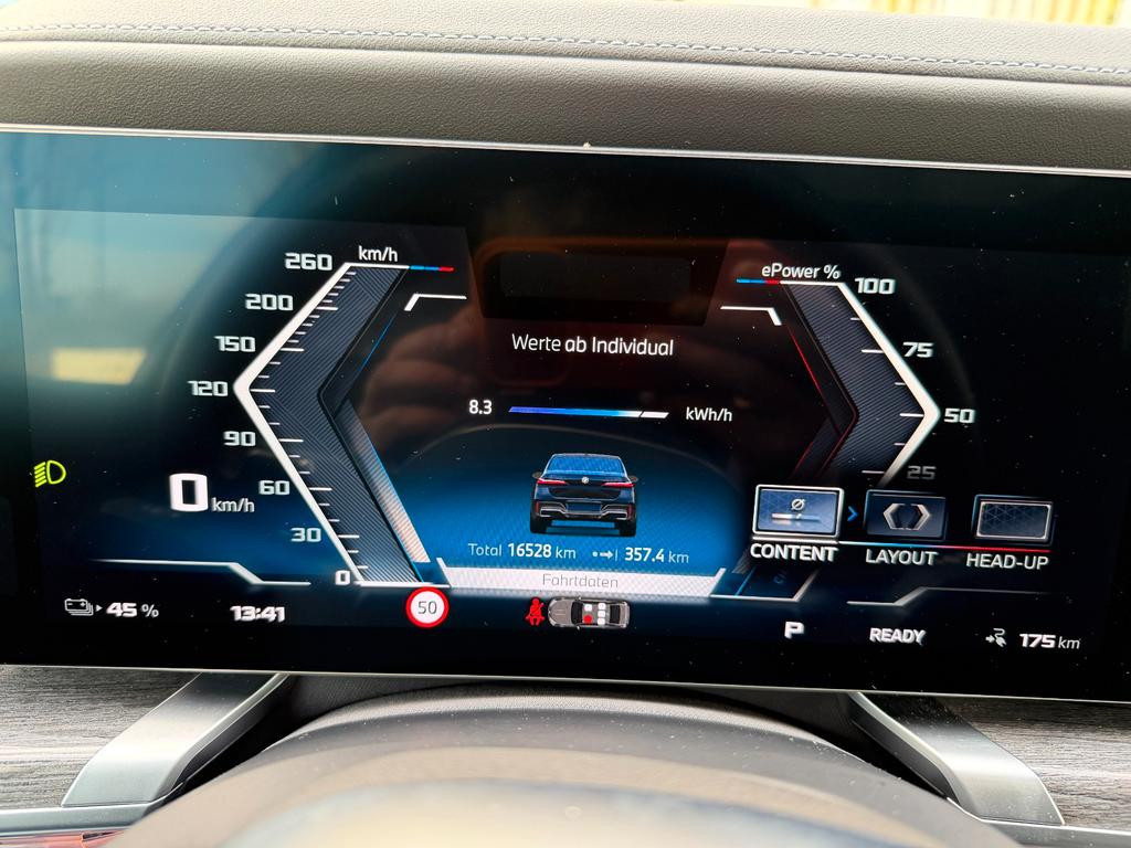 BMW i7