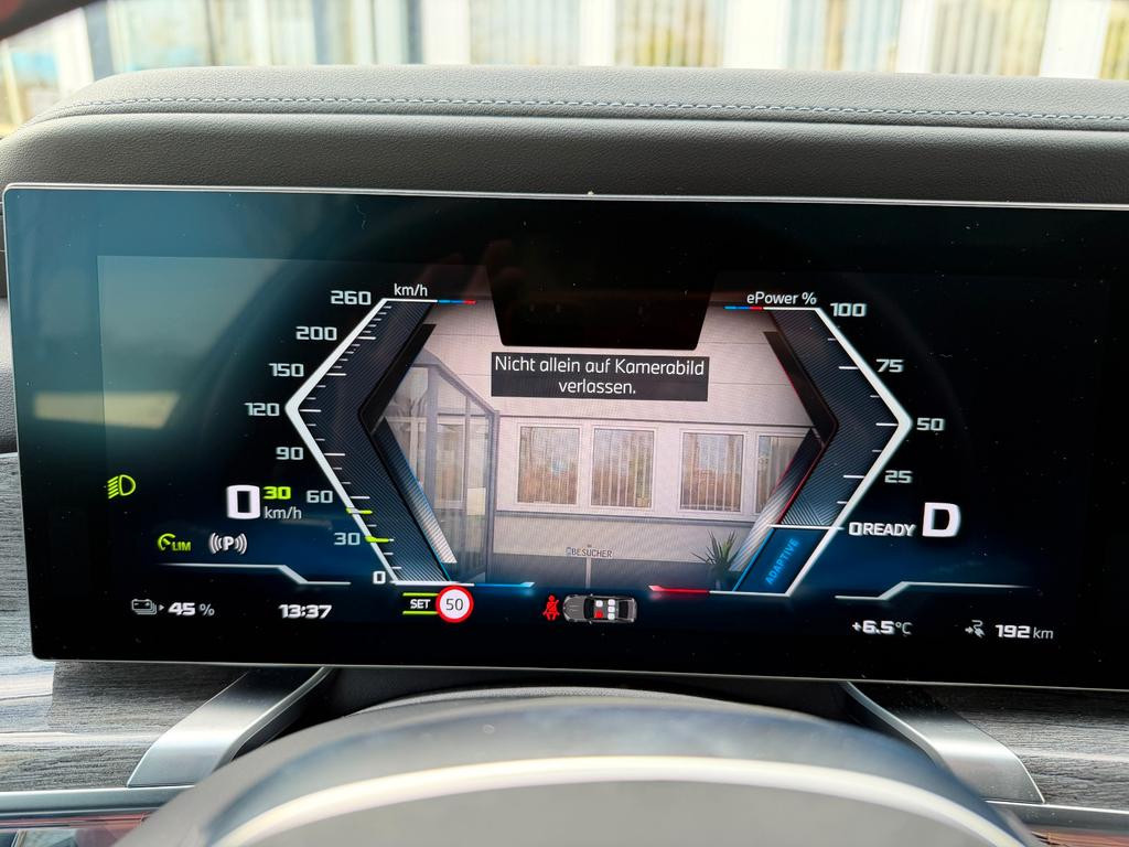 BMW i7