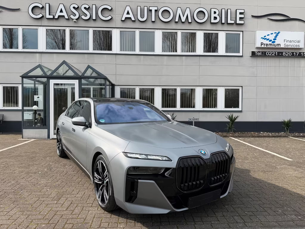 BMW i7