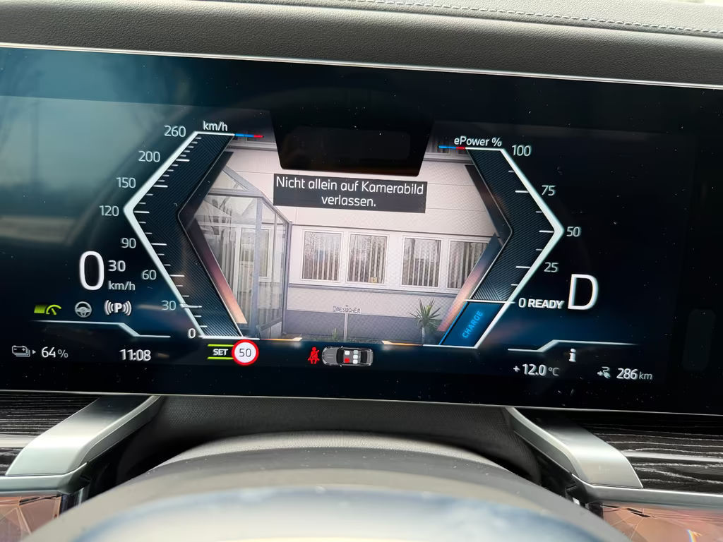 BMW i7